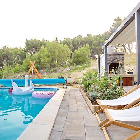 Villa Sara With Sea View And Private Heated Pool Омиш Экстерьер фото