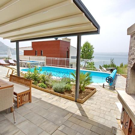 Villa Sara With Sea View And Private Heated Pool Омиш Экстерьер фото