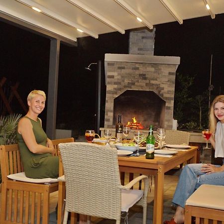 Villa Sara With Sea View And Private Heated Pool Омиш Экстерьер фото