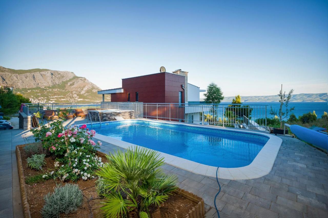 Villa Sara With Sea View And Private Heated Pool Омиш Экстерьер фото