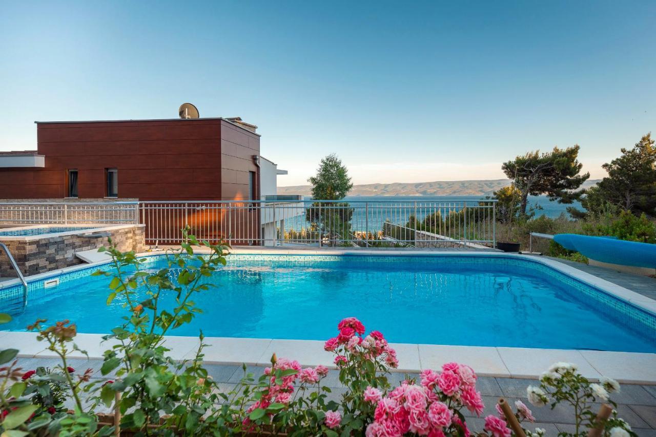 Villa Sara With Sea View And Private Heated Pool Омиш Экстерьер фото