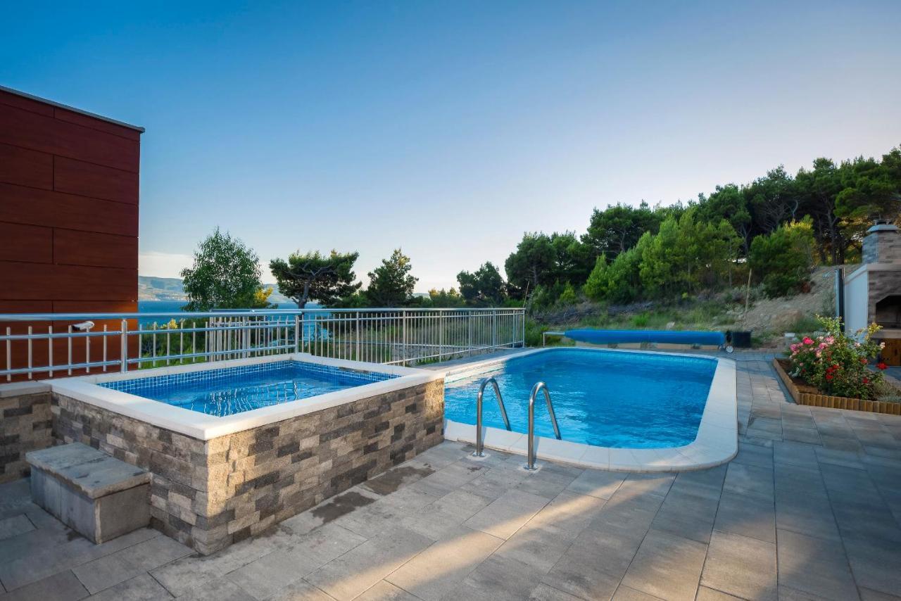 Villa Sara With Sea View And Private Heated Pool Омиш Экстерьер фото