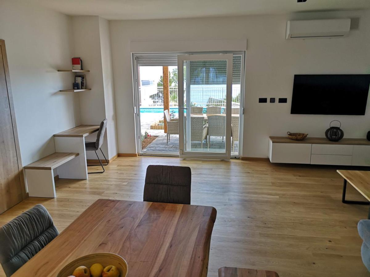 Villa Sara With Sea View And Private Heated Pool Омиш Экстерьер фото
