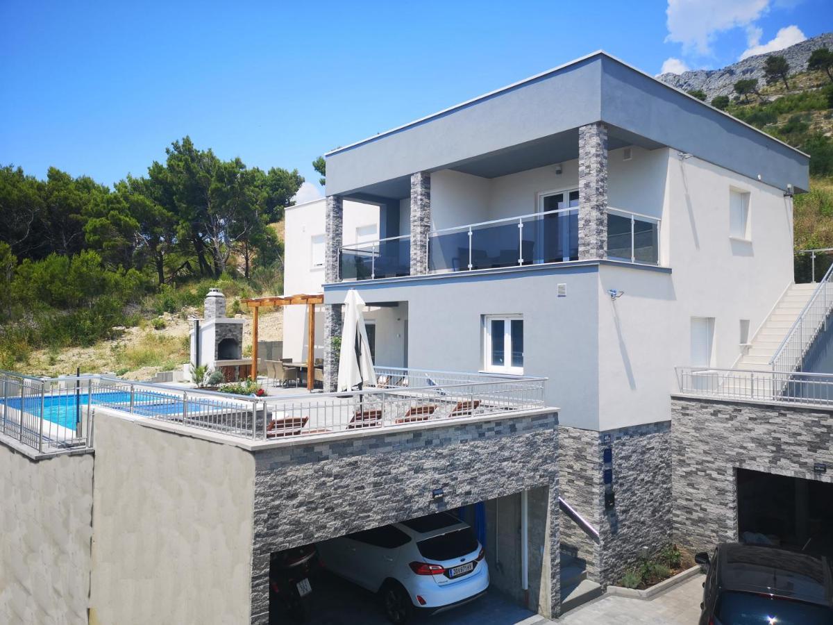 Villa Sara With Sea View And Private Heated Pool Омиш Экстерьер фото