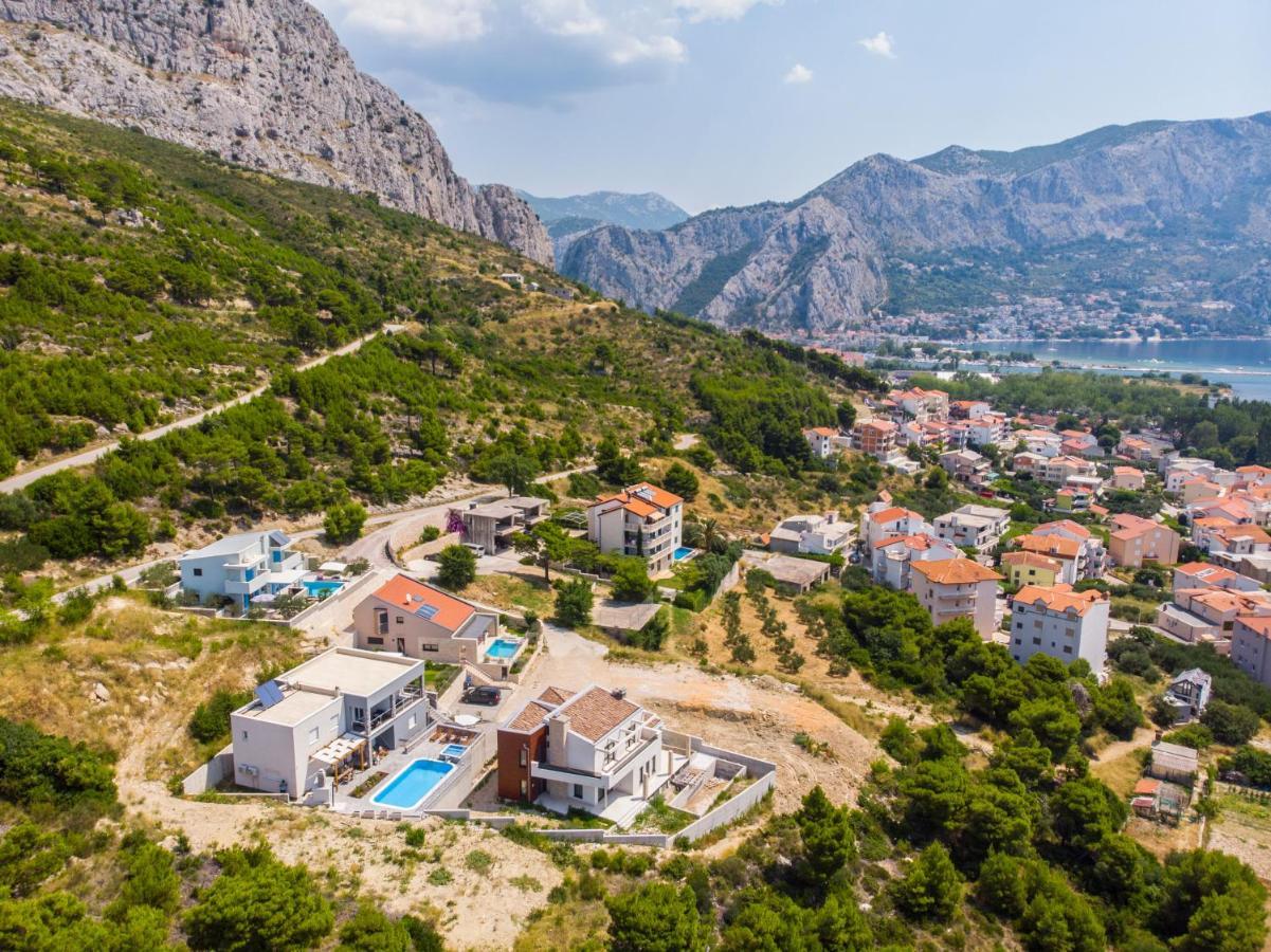 Villa Sara With Sea View And Private Heated Pool Омиш Экстерьер фото