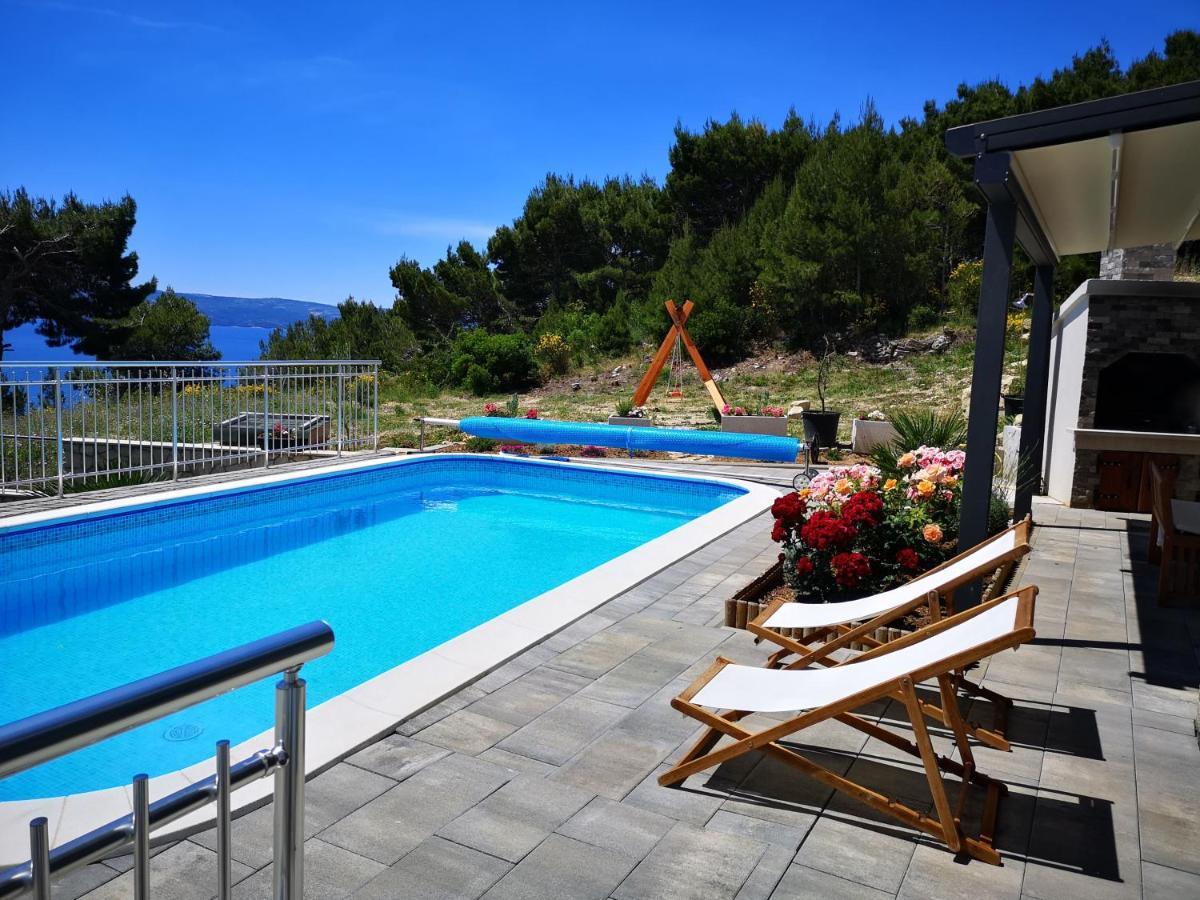Villa Sara With Sea View And Private Heated Pool Омиш Экстерьер фото
