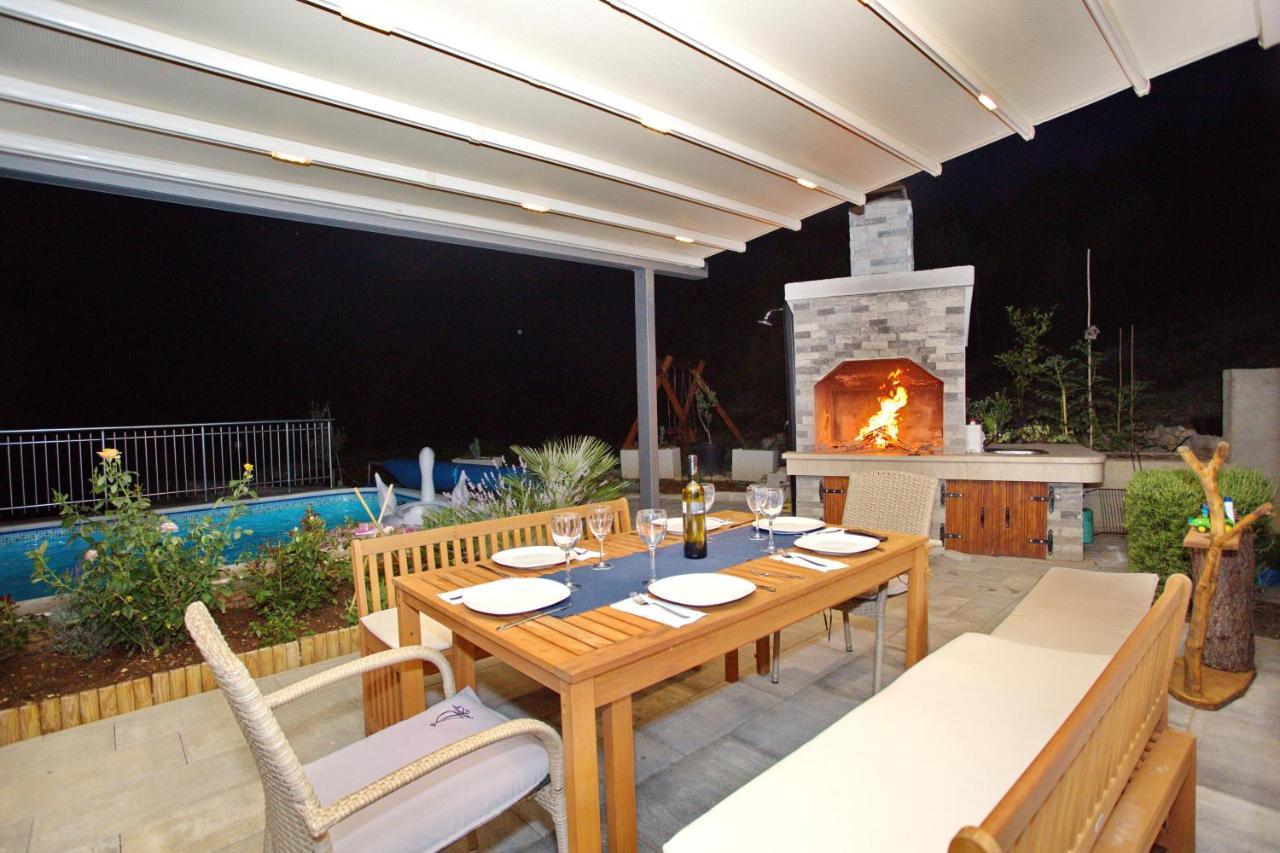 Villa Sara With Sea View And Private Heated Pool Омиш Экстерьер фото