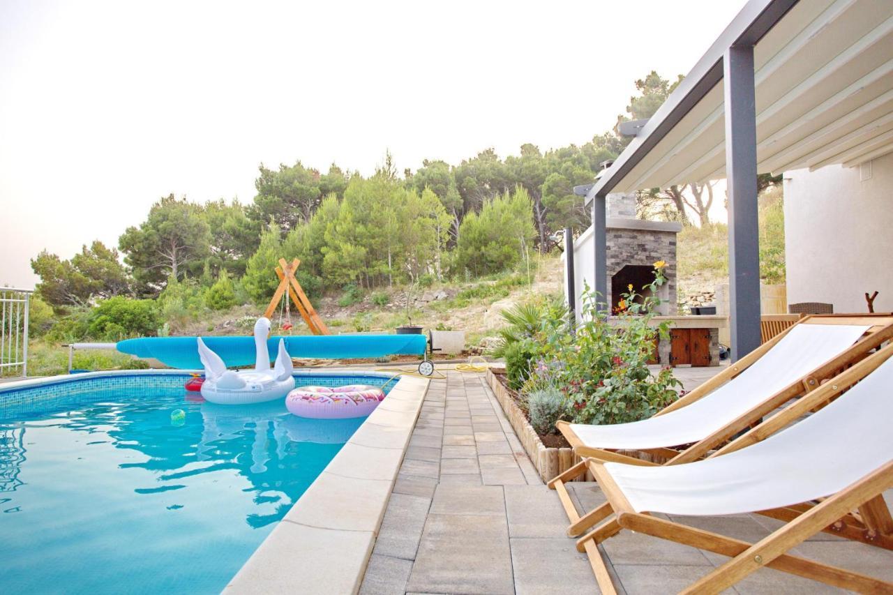 Villa Sara With Sea View And Private Heated Pool Омиш Экстерьер фото