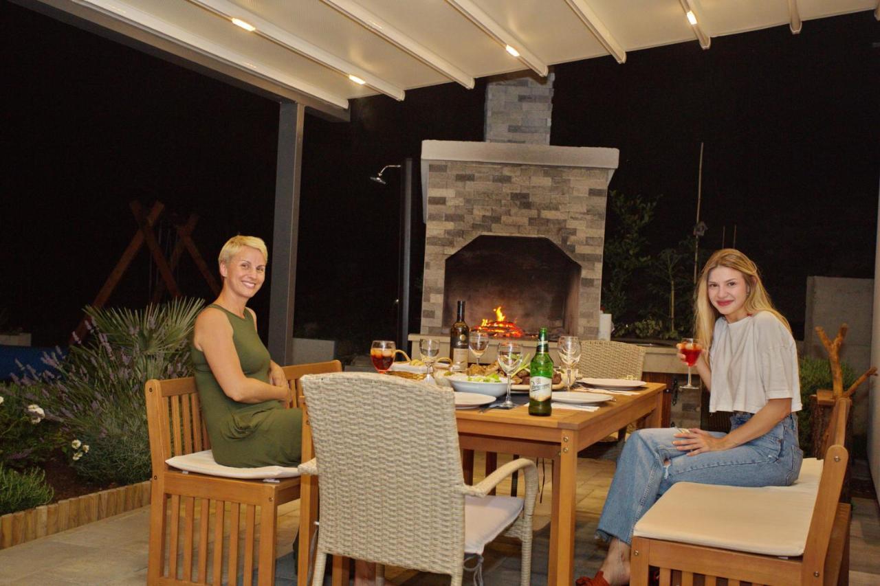 Villa Sara With Sea View And Private Heated Pool Омиш Экстерьер фото