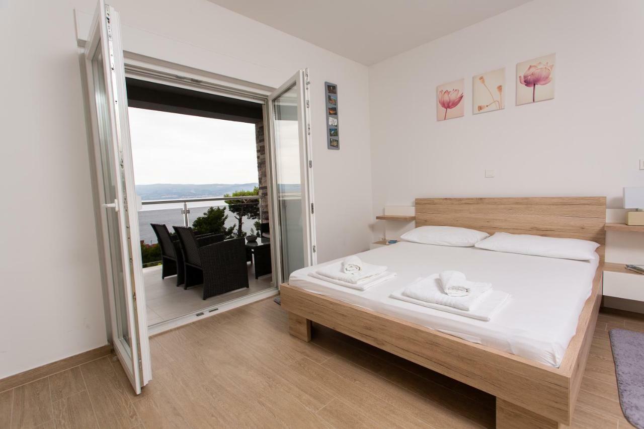 Villa Sara With Sea View And Private Heated Pool Омиш Экстерьер фото