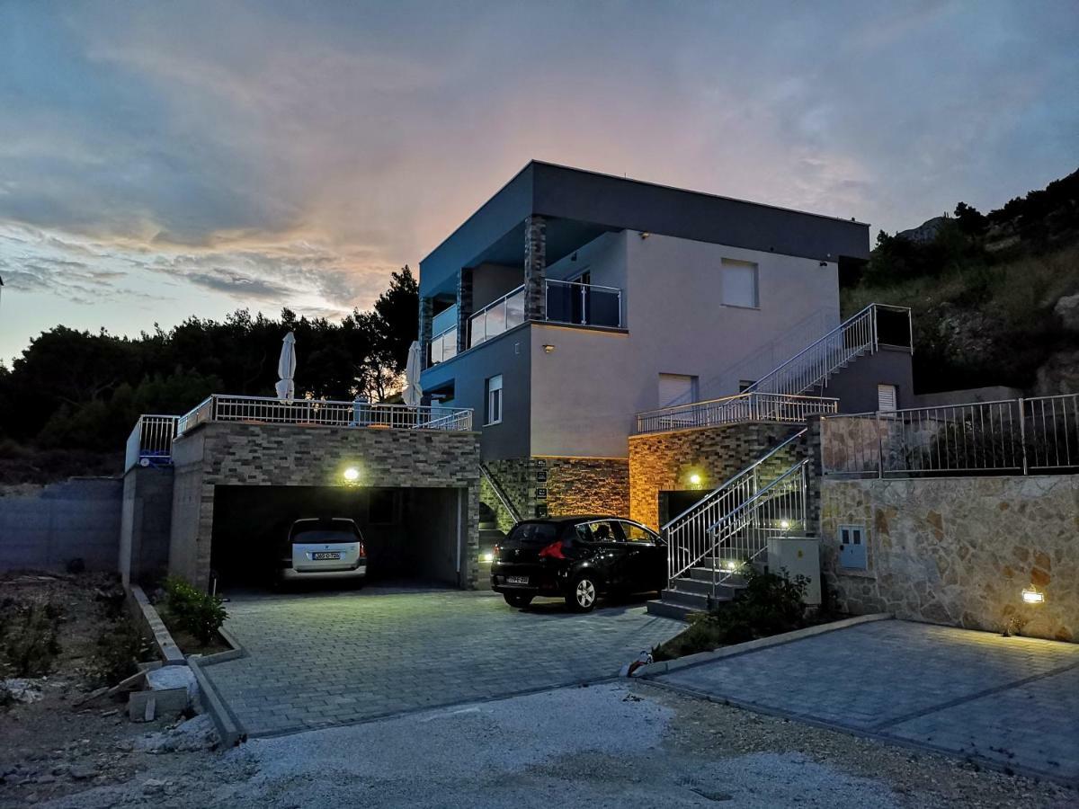 Villa Sara With Sea View And Private Heated Pool Омиш Экстерьер фото