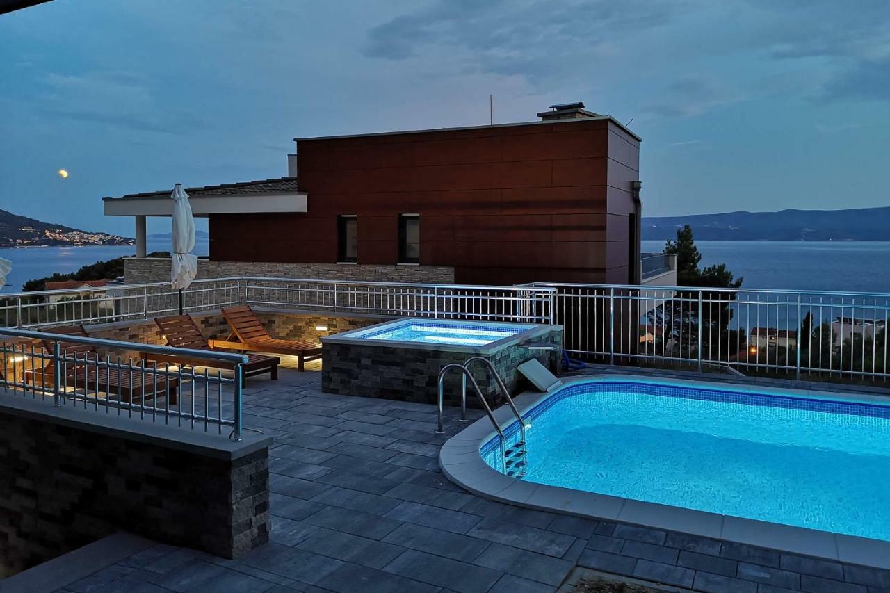 Villa Sara With Sea View And Private Heated Pool Омиш Экстерьер фото